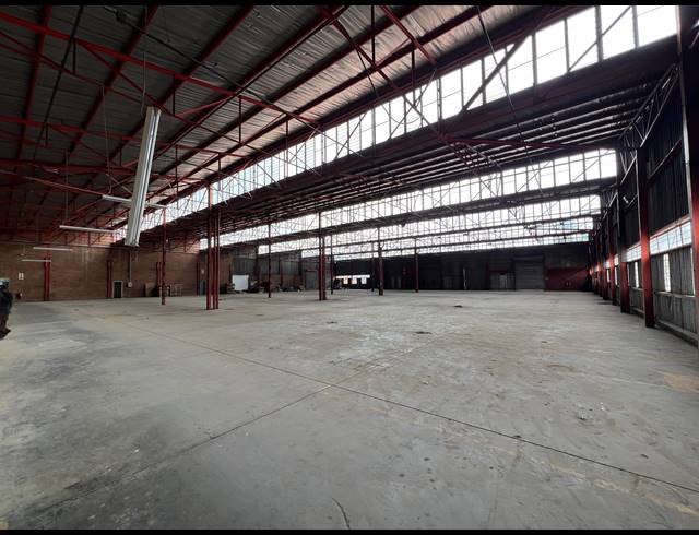 2,494M² WAREHOUSE TO LET IN FACTORIA